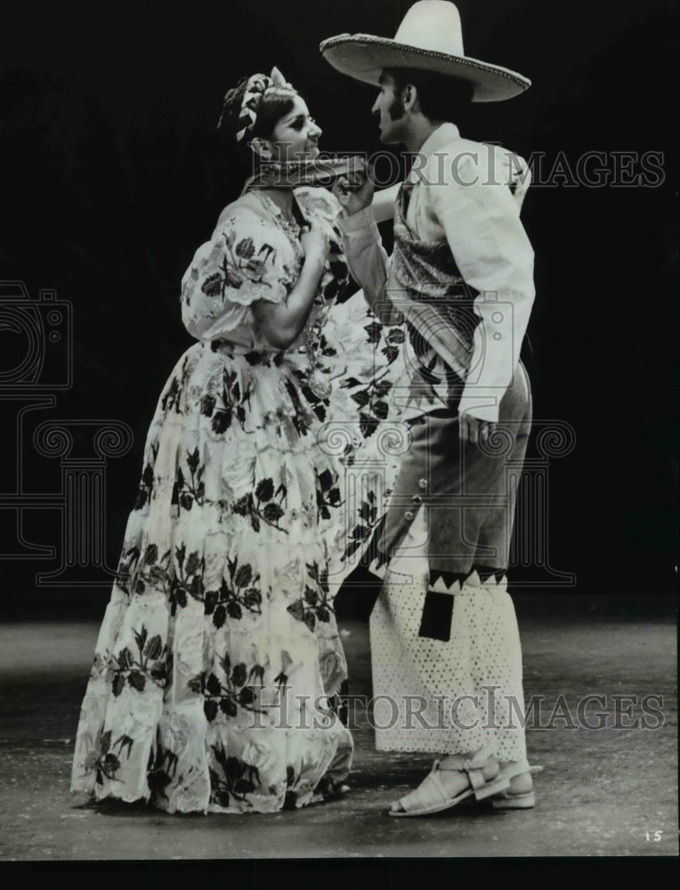 1974 Press Photo Two soloist of the Ballet Folklorico of Mexico - cvb27798 - Historic Images