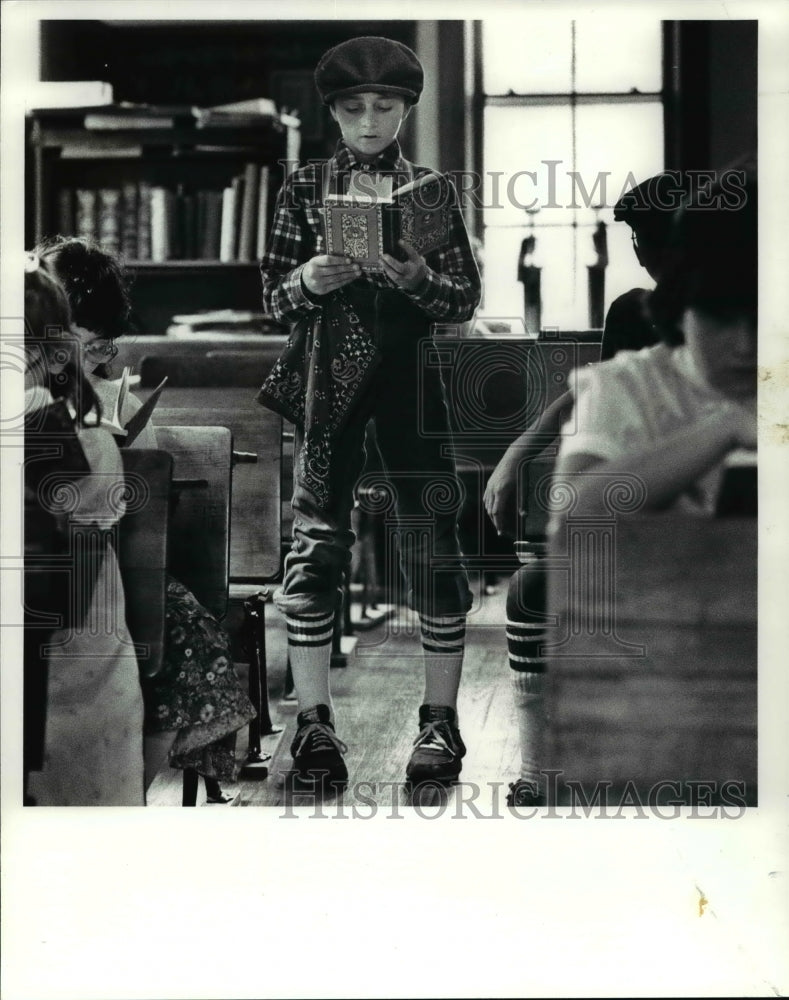 1985 Press Photo Reading - cvb27994 - Historic Images