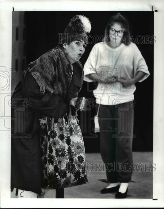 1988 Press Photo Lucinda Underwood & Lindsay Porter in How I Wonder - cvb28053 - Historic Images