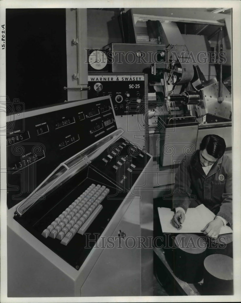 1971 Press Photo Warner & Swazey Co's new commuter control system - cvb28126 - Historic Images