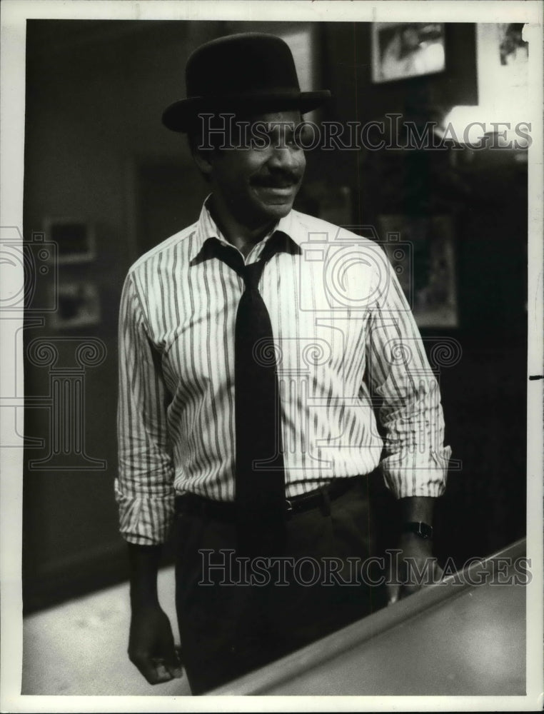 1987 Press Photo Tim Reid in Frank&#39;s Place - cvb28129 - Historic Images