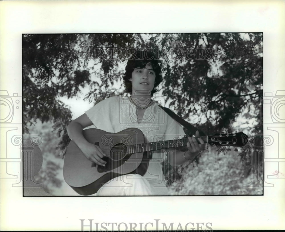 1987 Press Photo Pat Humphires, Folk Singer - cvb28269 - Historic Images