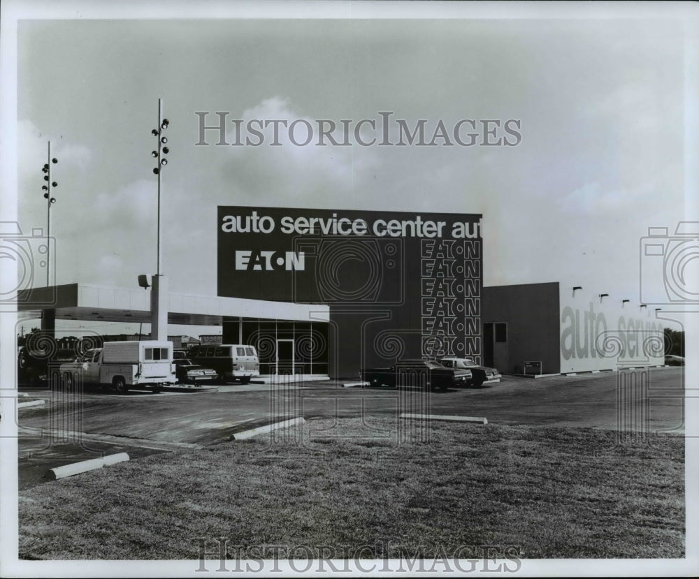 1975 Press Photo Cleveland's Eaton Corporation-Ohio - cvb28462 - Historic Images
