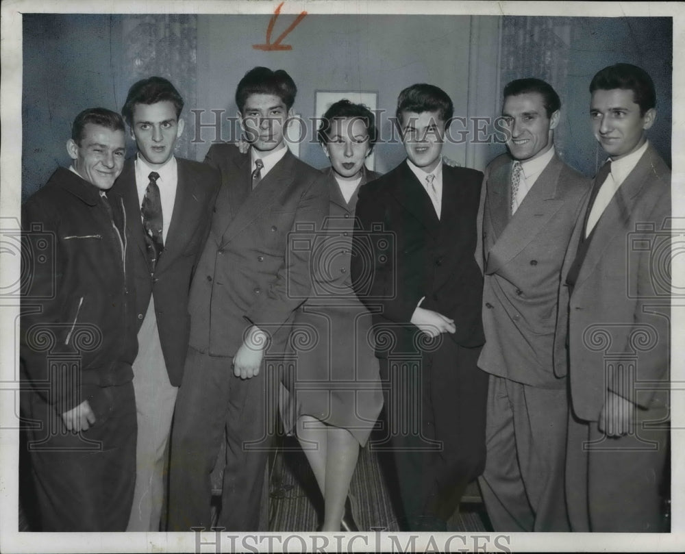 1956 Press Photo New Hungarian Refugees, Laszlo Horvath, Gabor Vajda, Sandov - Historic Images