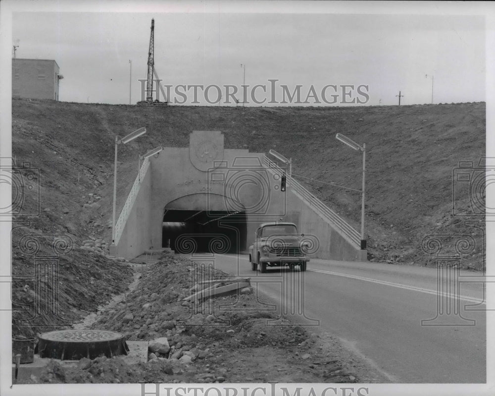 1958 Press Photo: Eisenhower Underpass-Historic Images