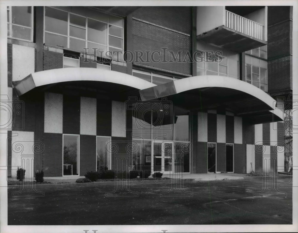 1964 Press Photo: Crystal Tower Apartments - Terrace + Noble - cvb28787-Historic Images