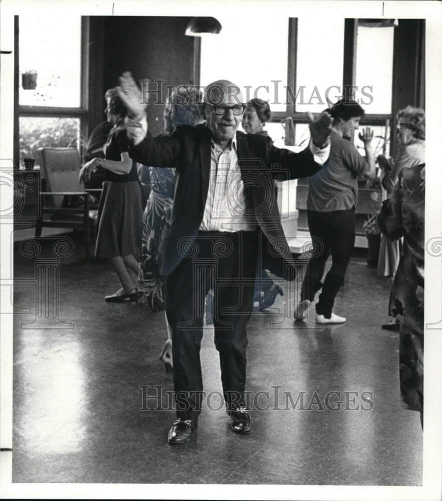 1982 Press Photo Elderly exercise class, Jewish comm center - cvb28858 - Historic Images