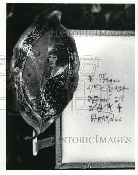 1982 Press Photo Berenice Kent home decor - cvb28910 - Historic Images