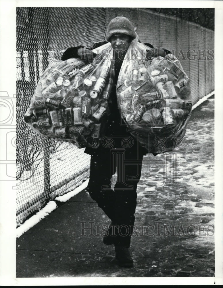1990 Press Photo Joe Smith of New York, on his way to ACTION ALLOYS-recycling - Historic Images