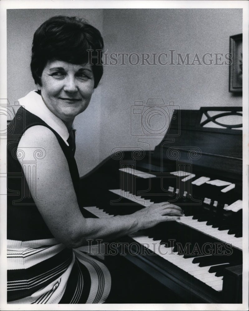 1974 Press Photo Georgene Lancaster to became Rocky Rivero&#39;s Directors - Historic Images