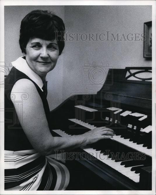 1974 Press Photo Georgene Lancaster to became Rocky Rivero's Directors - Historic Images