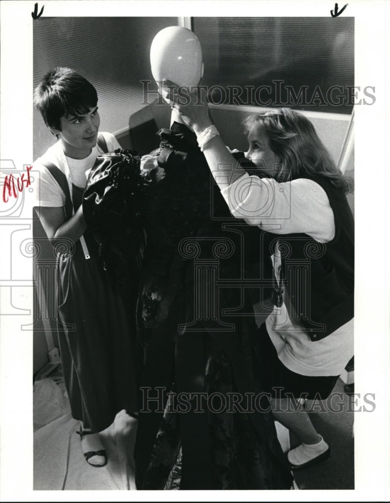 1985 Press Photo Kent State University-Costume Museum - cvb29003 - Historic Images