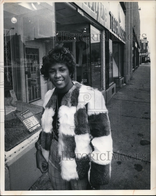 1973, Jessica Howard-Crystal Ball Boutioque - cvb29062 - Historic Images