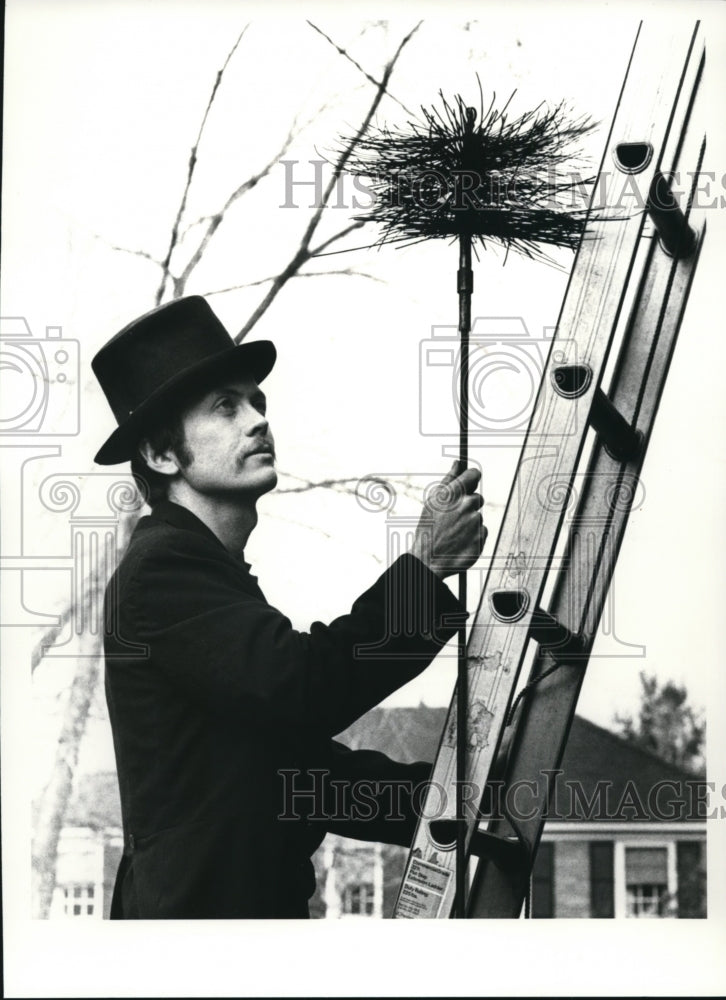 1981 Press Photo Charles Peterson-chimney sweeper - cvb29107 - Historic Images