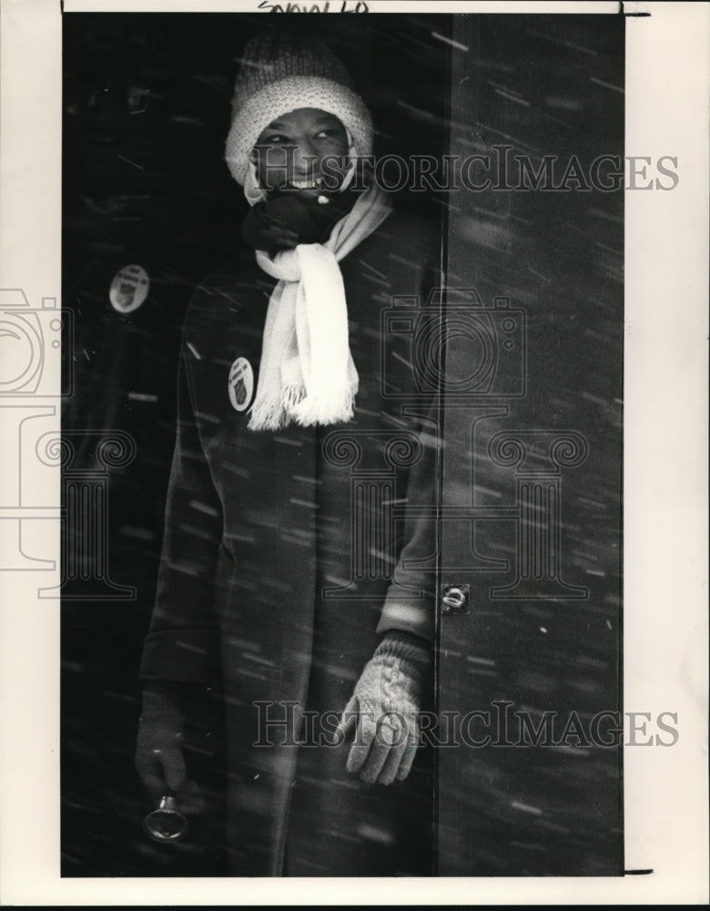 1990 Press Photo Kim Yvette, volunteer for the Salvation Army Hough Corp - Historic Images