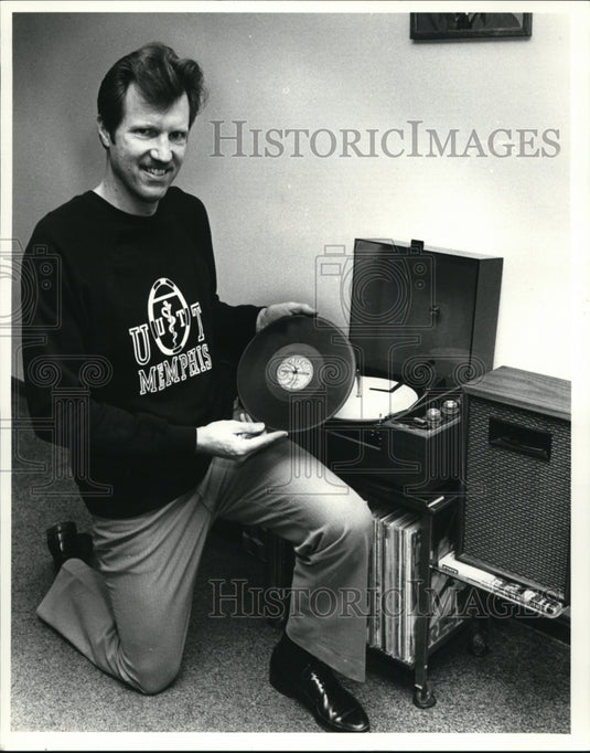 1985 Press Photo Gary Frank & his Elvis record collection - cvb29187 - Historic Images
