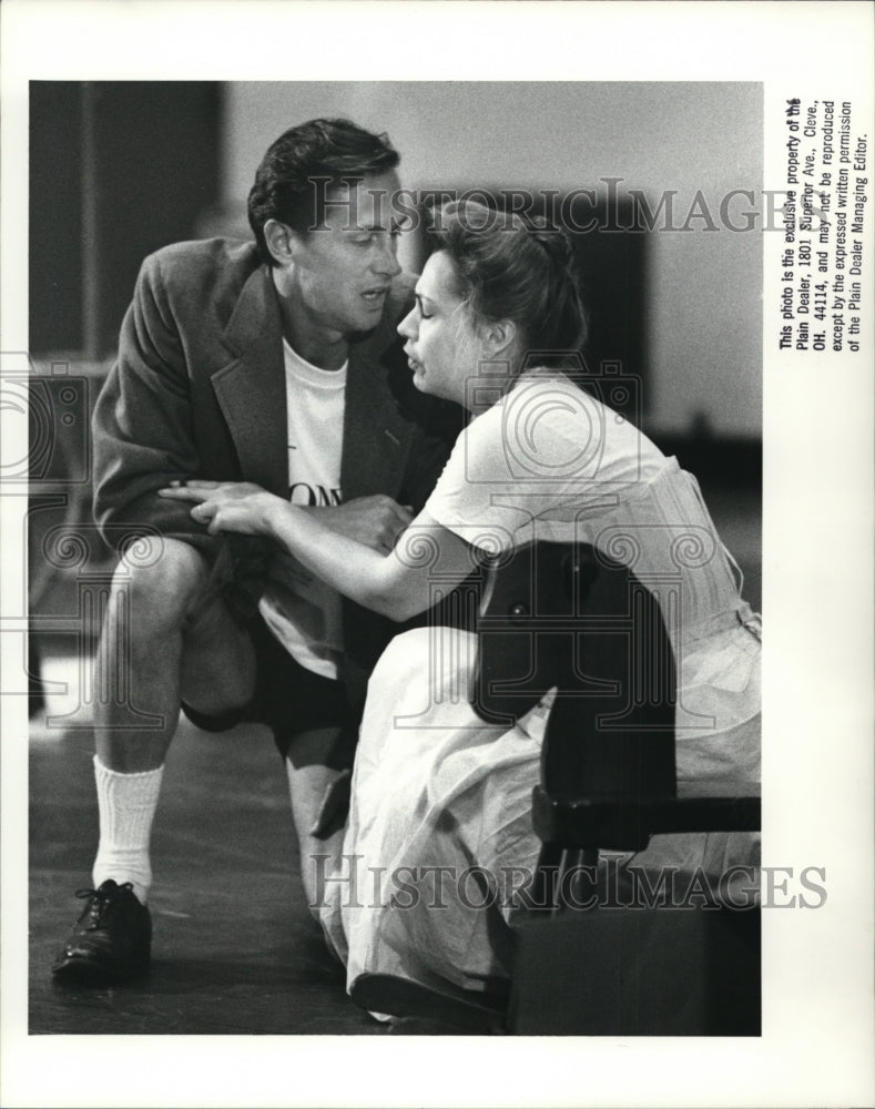 1988 Press Photo Mark Metcalfe and Randy Danson rehearse their lines - Historic Images