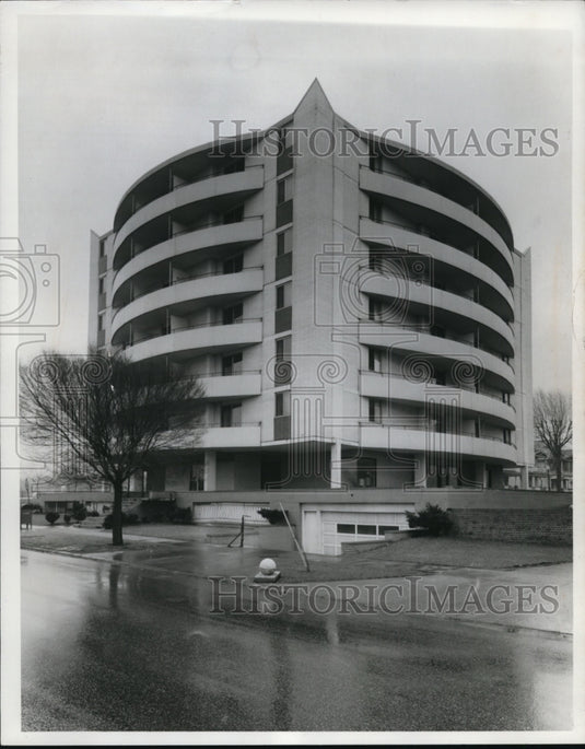 1970 La Ronde Apartments-Cuyahoga Metropolitan Housing Authority-Historic Images
