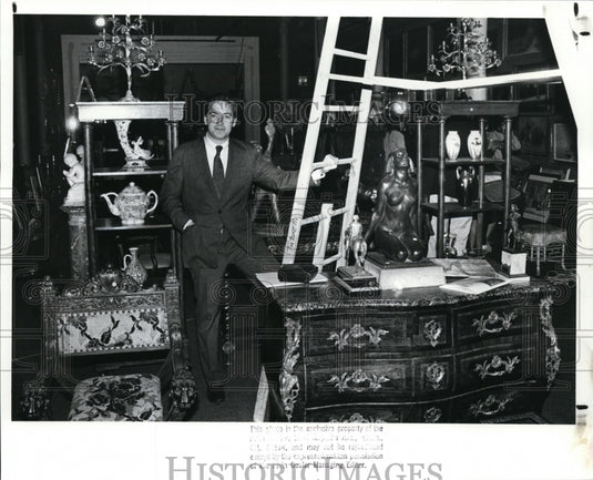 1988 Press Photo Michael Wolf seen in a new gallery - cvb29479 - Historic Images