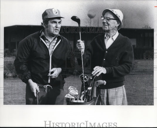 1977 Press Photo Bedford Mayor-elect Andrew V. Romito and Albert Moran- Historic Images