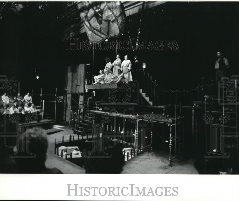 1986 Press Photo Unusual set for play Female Transport at Tri C West - cvb29504 - Historic Images