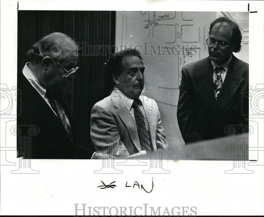 1991 Press Photo Joseph A Lanasa Sr, between his attorneys is sentenced - Historic Images