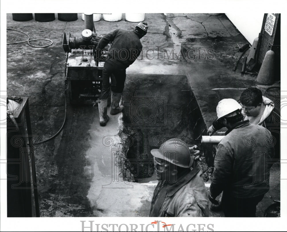 1991 Press Photo Workmen from the concrete cutting and breaking co. - cvb29532 - Historic Images