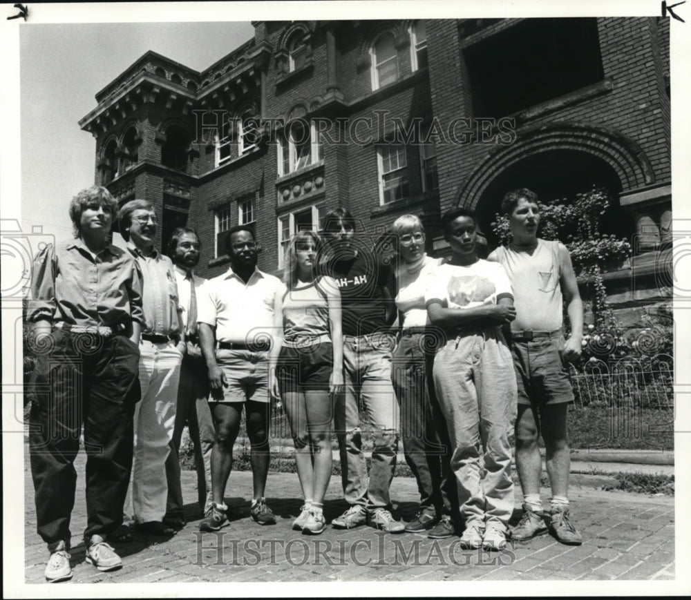 1984 Press Photo E116th Place tenants worry about displacement - cvb29633 - Historic Images