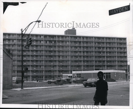 1971 Press Photo Grant T Apthorp Tower, Cuyahoga Metropolitan Housing Authority - Historic Images