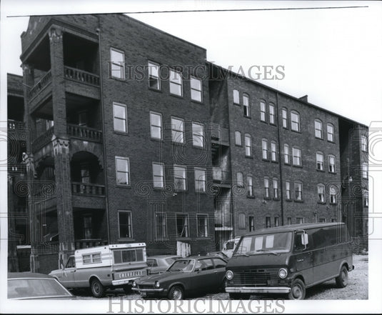 1973 Press Photo Carpenters Robbed Apartments, 1800 Block E97th - cvb29660 - Historic Images