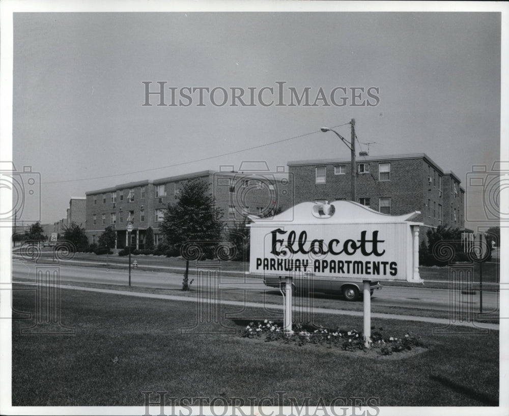 1970 Ellacott Parkway Apartments-Historic Images