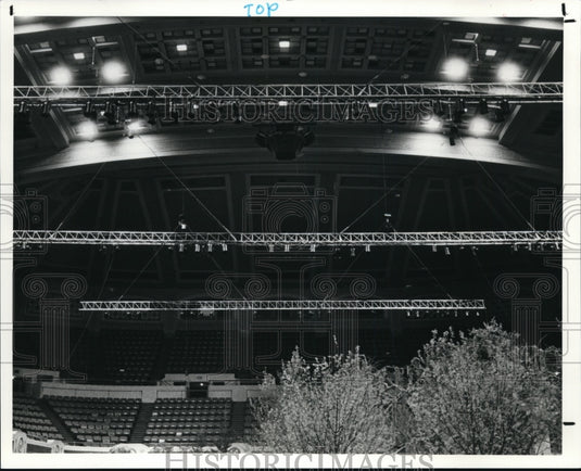 1990 Press Photo Rented lighting for Home and Flower Show - cvb29833 - Historic Images