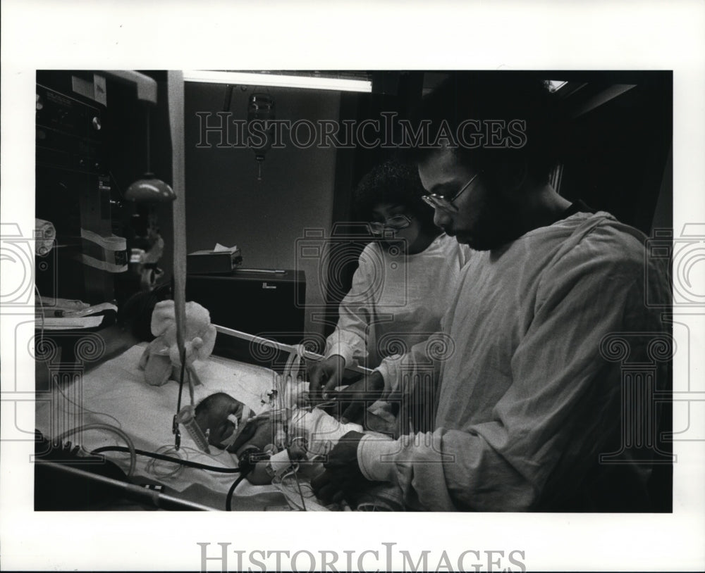 1983 Press Photo Michael Clayton, Eric Michael Clayton Baby in ICU - cvb29917 - Historic Images