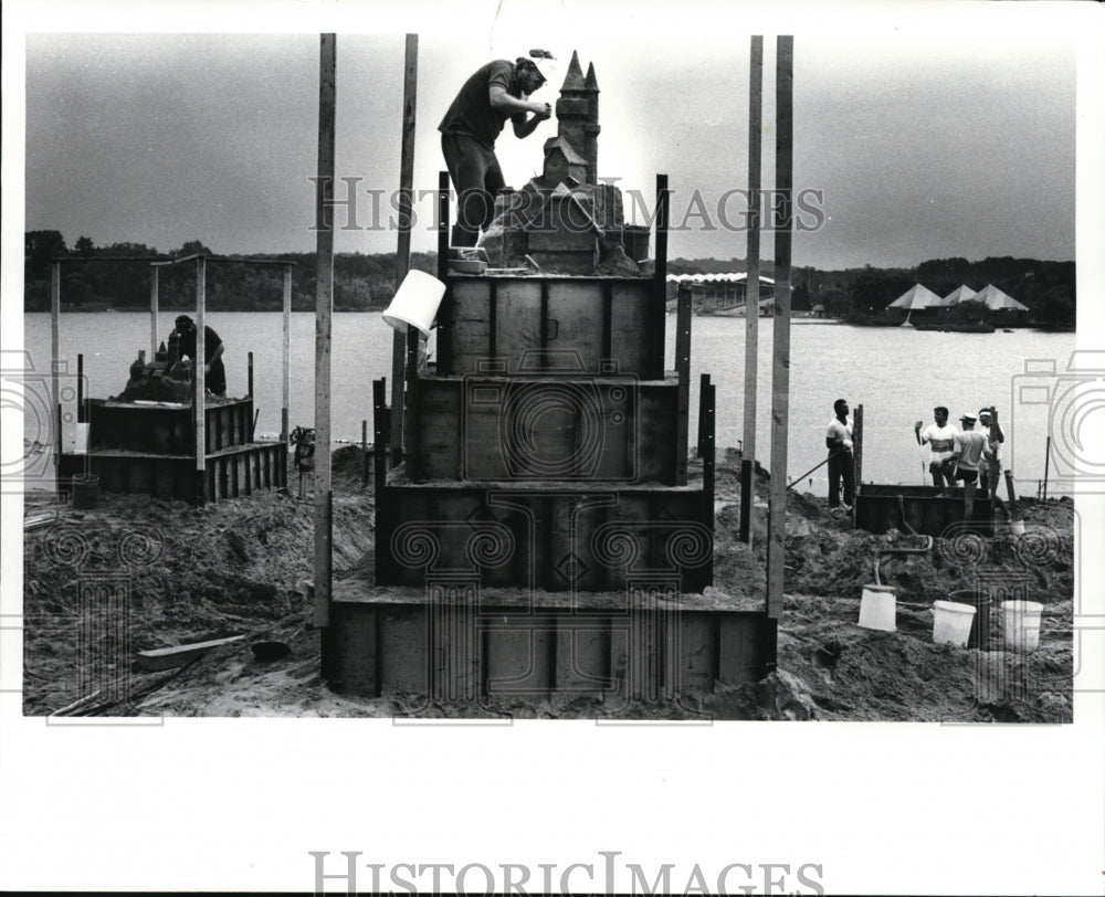 1986 Press Photo Life Sized Sand Castle On The Beach - cvb29946 - Historic Images