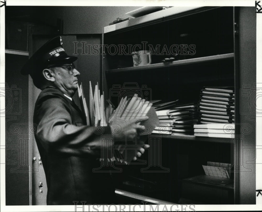 1985 Press Photo Capt. Donald Mac Murdo of Salvation Army - cvb29976 - Historic Images