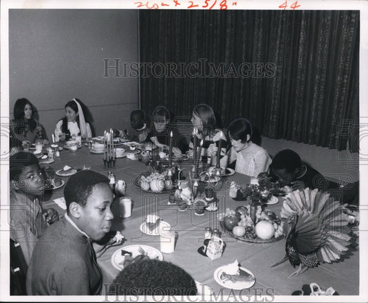 1969, Red Cross - cvb30001 - Historic Images