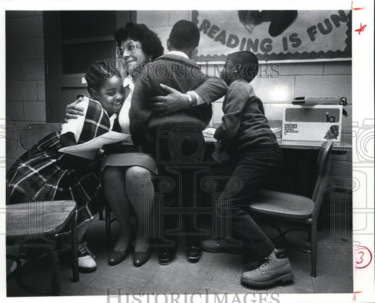 1989 Press Photo Principal Lydia Harris,Danita Davis,Rayvon Brown,Roberto Lathan - Historic Images