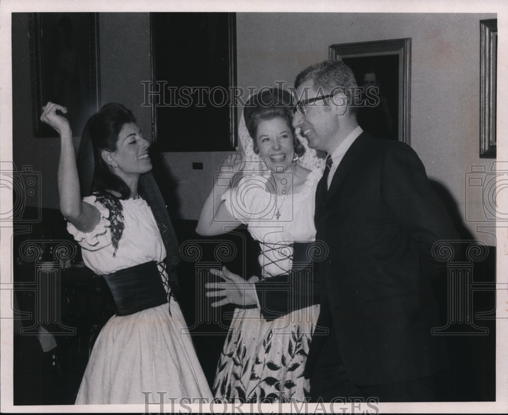 1970 Press Photo Mr &amp; Mrs Franklin Plotkin &amp; Mrs Richard Walts in Eleventh Night - Historic Images