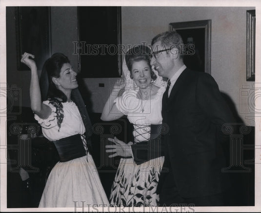 1970 Press Photo Mr & Mrs Franklin Plotkin & Mrs Richard Walts in Eleventh Night - Historic Images