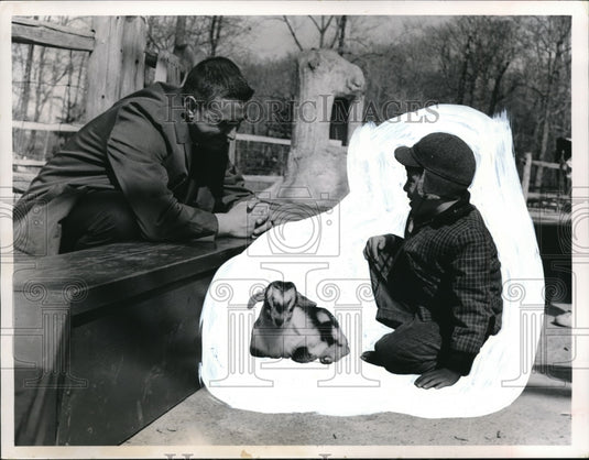 1962 Press Photo Donald J Kuby & his son Ronald at the Brookside Zoo - Historic Images