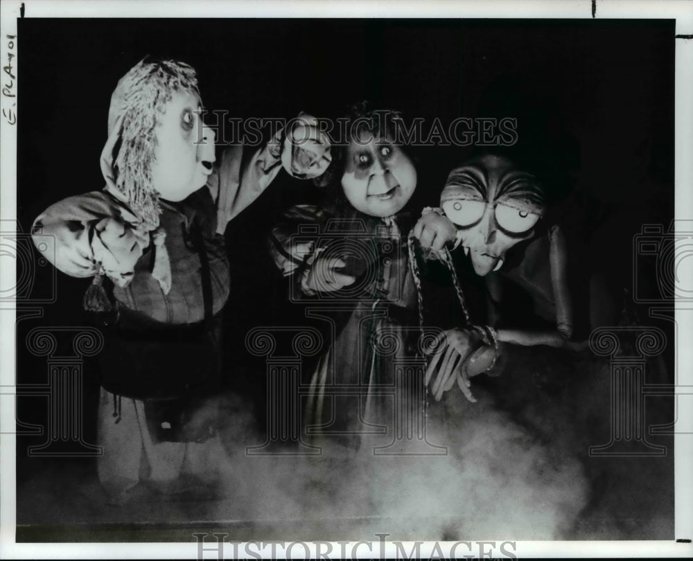 1994 Press Photo &quot;The Hobbit&quot; play was a huge success - cvb30303 - Historic Images