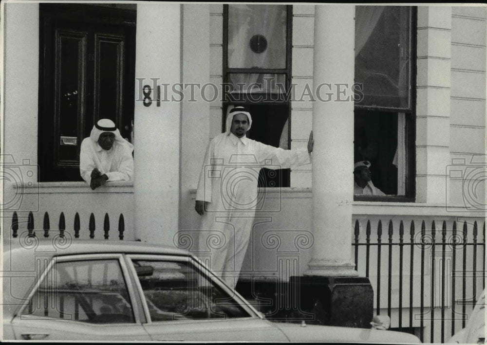 1976 Press Photo Arabs like these at their residence in Kensington - cvb30337 - Historic Images