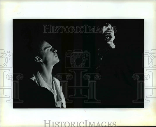 1990 Press Photo Duane Noch in The Hamburger Hamlet - cvb30524 - Historic Images