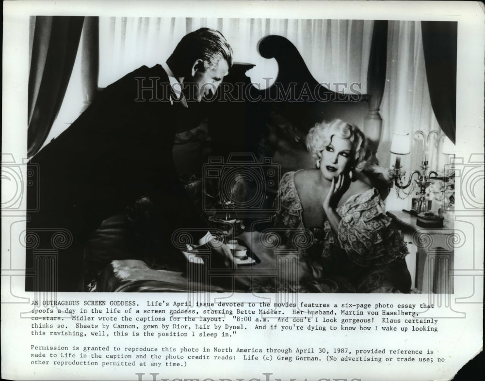 1987 Press Photo An Outrageous Screen Goddess featuring Bette Midler - cvb30558 - Historic Images