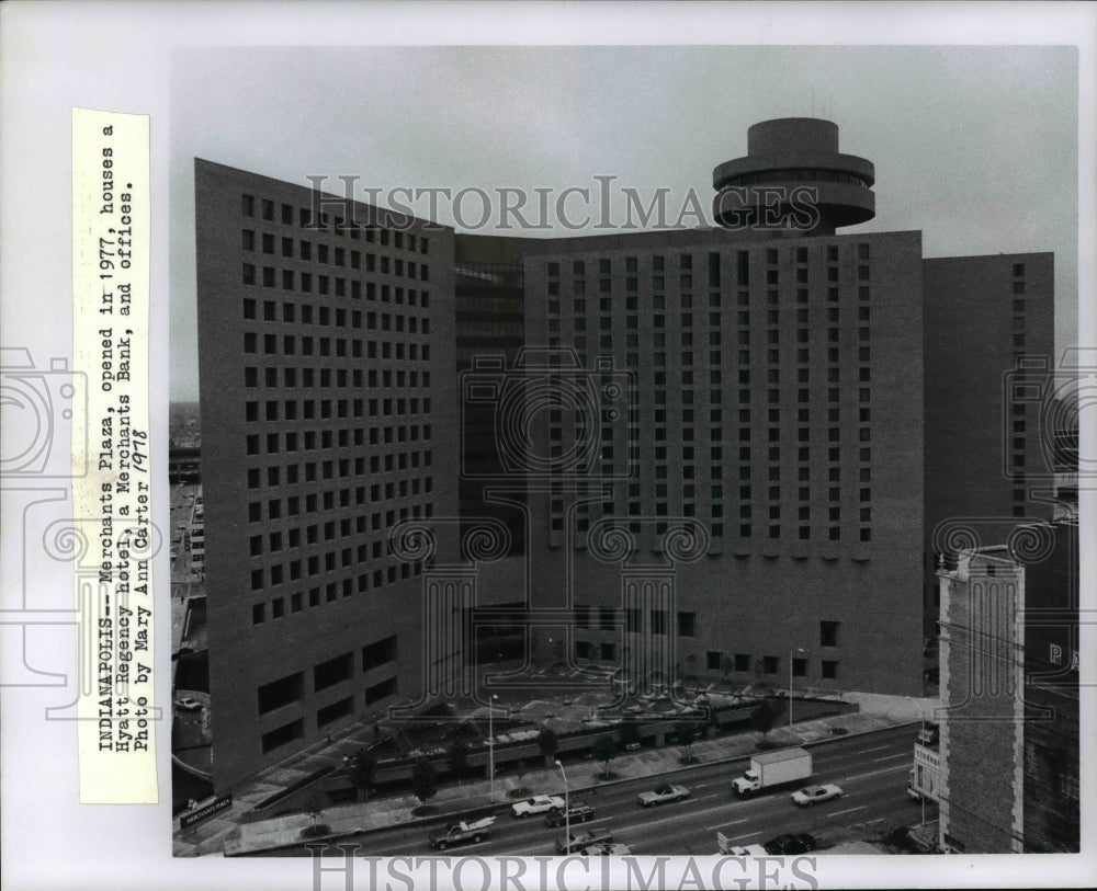 1977 Press Photo Indianapolis-Merchant Plaza - cvb30700 - Historic Images