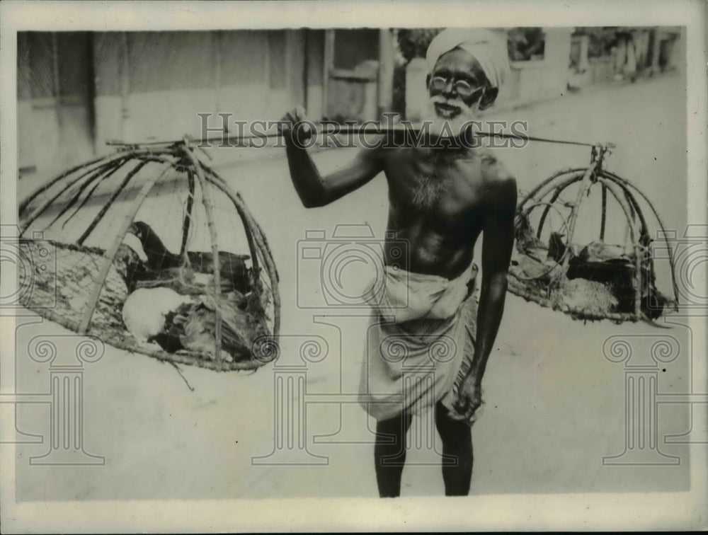 1931 Press Photo A Ceylon Merchant Plies his trade - cvb30781-Historic Images