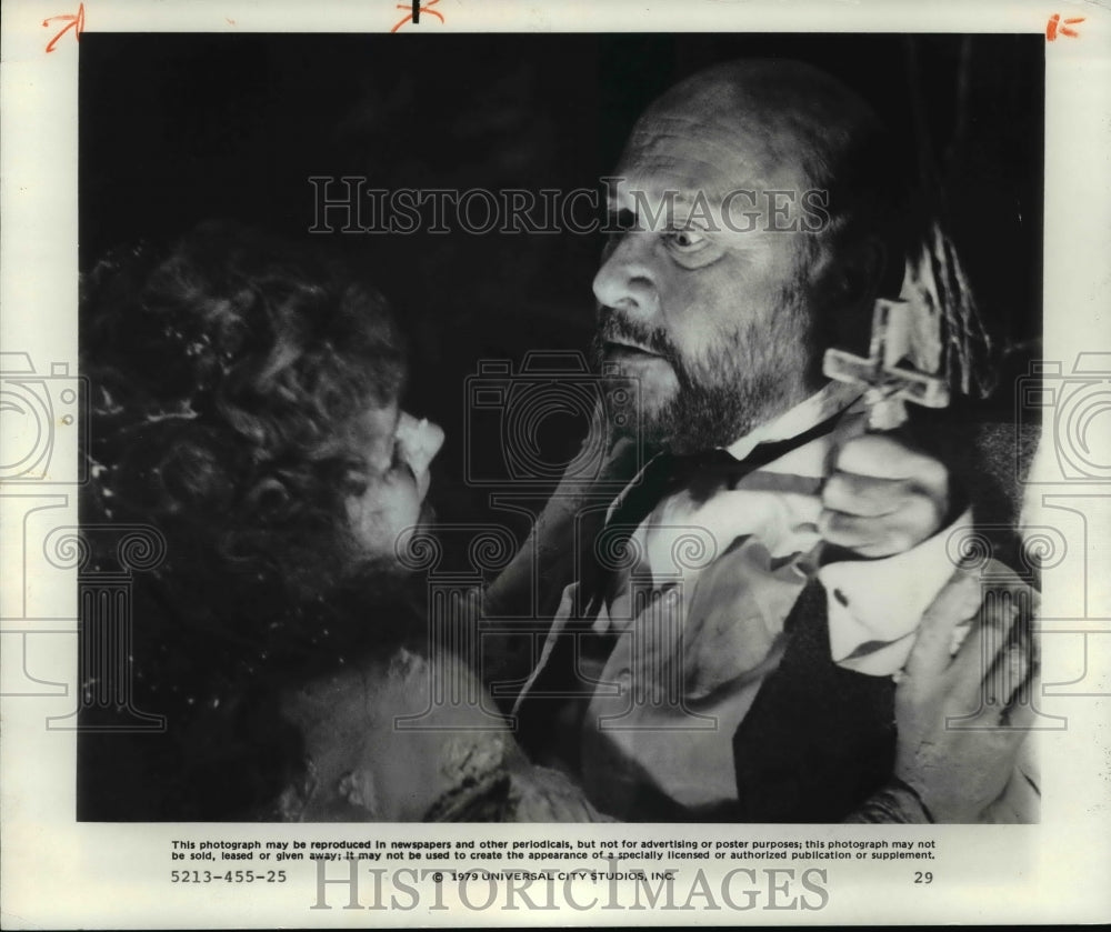 1979 Press Photo Donald Pleasence &amp; Jan Francis in Dracula - cvb30855 - Historic Images