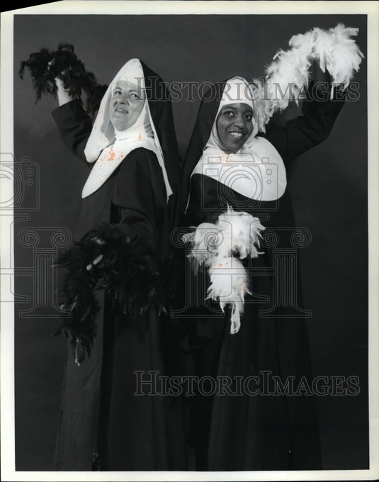 1990 Press Photo Betty Kravitz and Neda Spears in Nunsense - cvb30894 - Historic Images