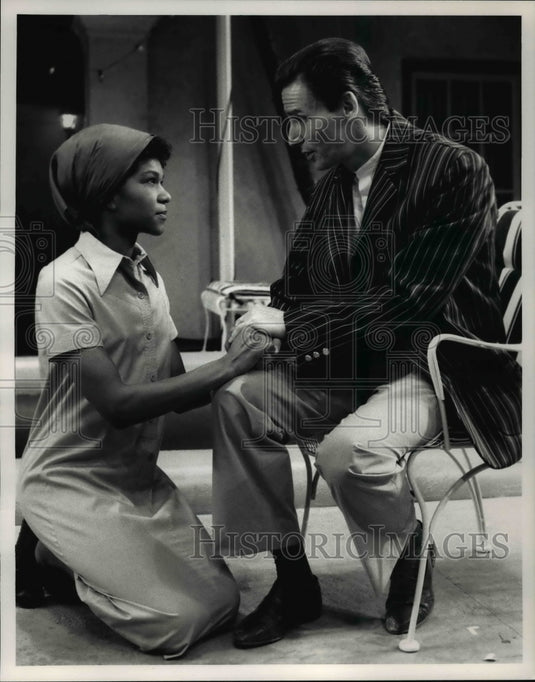 1991 Press Photo Tonia Rowe & Walter Hudson in By The Pool at Cleveland Play Hse - Historic Images