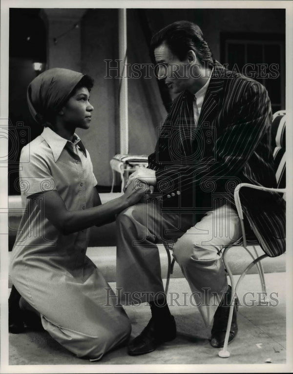 1991 Press Photo Tonia Rowe & Walter Hudson in By The Pool at Clevelan ...